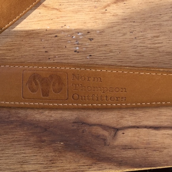 Norm Thompson thin leather belt - Picture 4 of 4